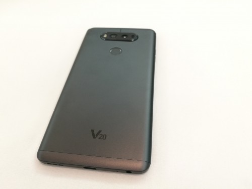 LG V20