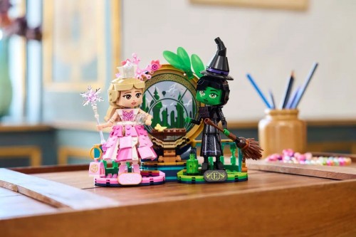 Lego Elphaba and Glinda Figures 75682