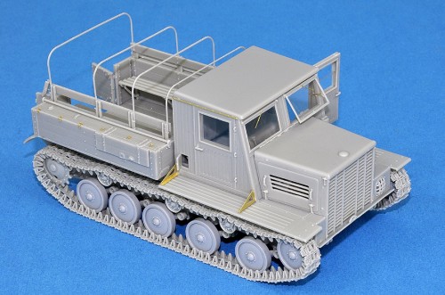 MiniArt Ya-12 Soviet Artillery Tractor (1:35)