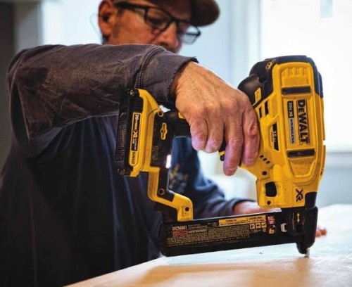 DeWALT DCN681N