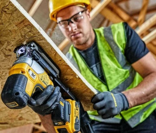 DeWALT DCS335