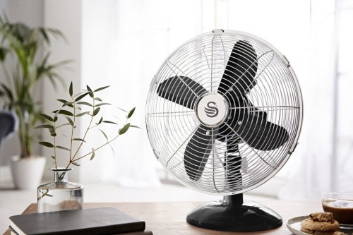 SWAN Retro 12 Inch Desk Fan