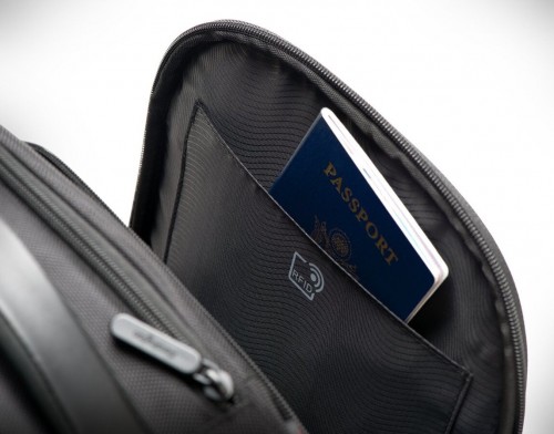 Kensington Contour 2.0 Business Laptop Backpack 14