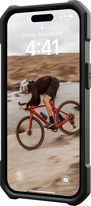 UAG Essential Armor with Magsafe for iPhone 15