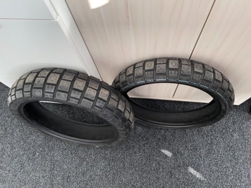 CST Tires CM-AD01