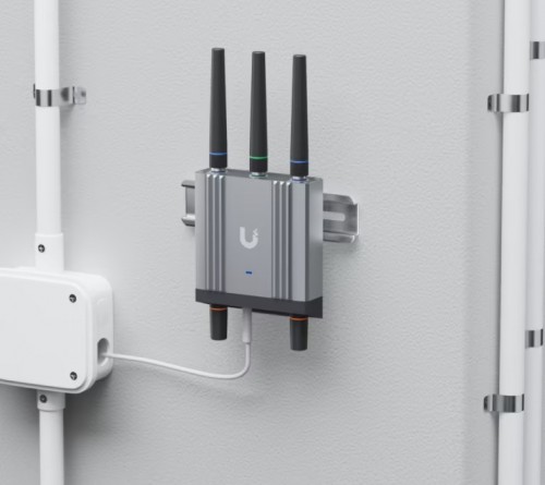 Ubiquiti UniFi Mobile Router Industrial