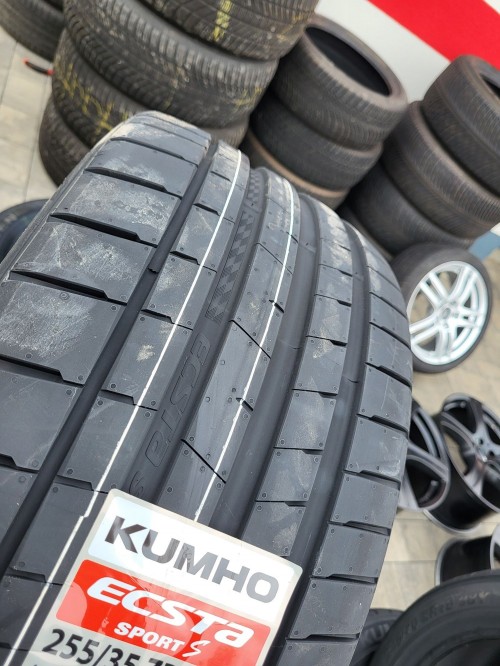 Kumho Ecsta Sport S