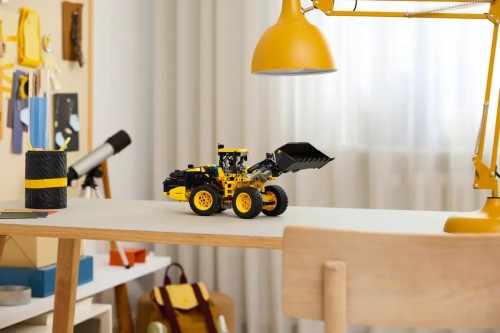 Lego Volvo L120 Electric Wheel Loader 42209