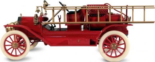 ICM Model T 1914 Fire Truck with Crew (1:24)