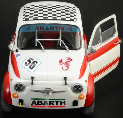 ITALERI FIAT Abarth 695SS/Assetto Corsa (1:12)