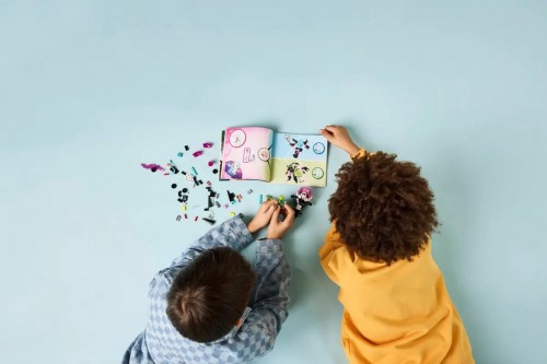 Lego Mateo vs Cyber Brain Mech 71495