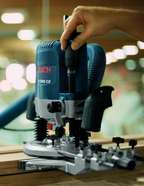 Bosch GOF 2000 CE