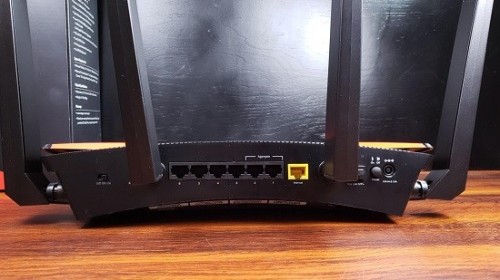 NETGEAR XR700