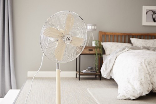 SWAN Retro 16 Inch Stand Fan