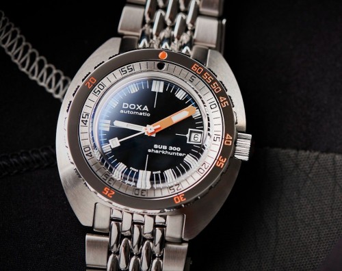 DOXA SUB 300 Sharkhunter 821.10.101.10