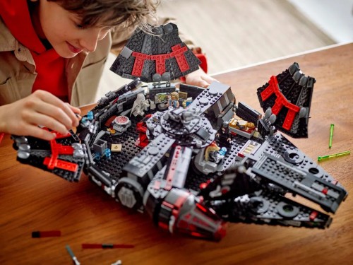 Lego The Dark Falcon 75389