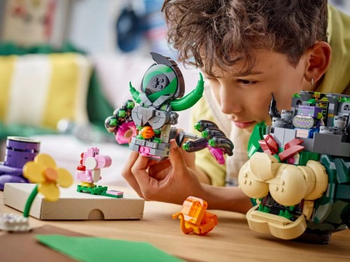Lego Prince Florian and Castle Bowser 72042