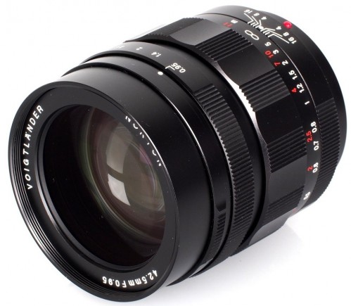 Voigtlaender 42.5mm f/0.95 Nokton