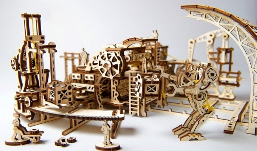 UGears Robot Factory 70039