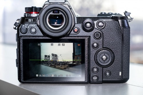 Panasonic DC-S1R