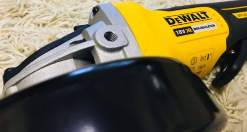 DeWALT DCG406N