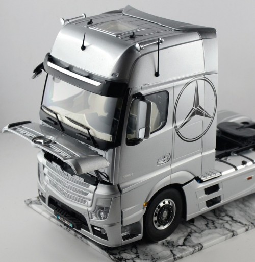 ITALERI Mercedes Benz Actros MP4 Gigaspace (1:24)