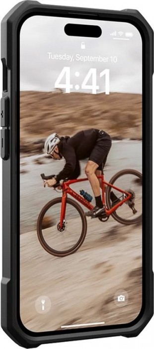 UAG Essential Armor with Magsafe for iPhone 15