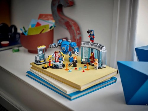 Lego Iron Mans Laboratory Hall of Armor 76315