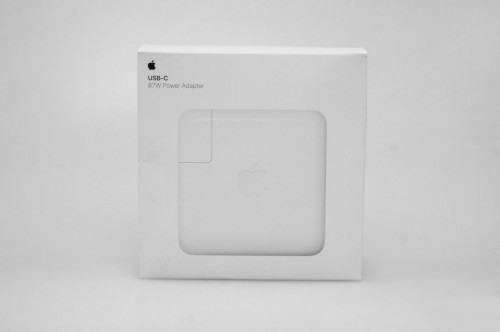 Упаковка Apple Power Adapter 87W