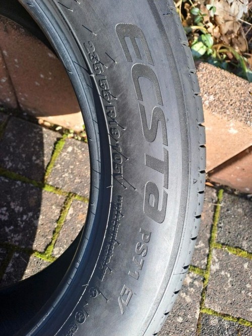 Kumho Ecsta PS71 EV