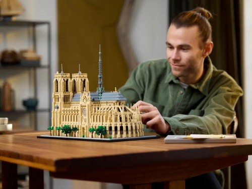 Lego Notre-Dame de Paris 21061