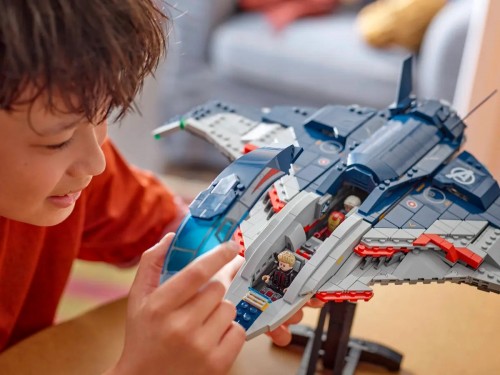 Lego Avengers Age of Ultron Quinjet 76325