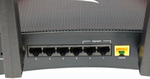 NETGEAR XR700