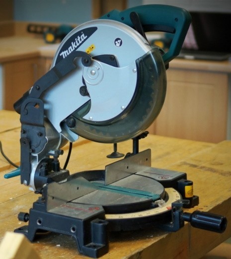 Makita MLS100