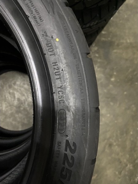 Kumho Ecsta V720