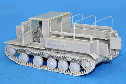 MiniArt Ya-12 Soviet Artillery Tractor (1:35)