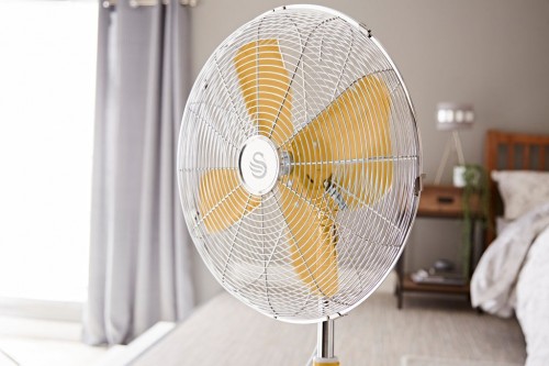 SWAN Retro 16 Inch Stand Fan