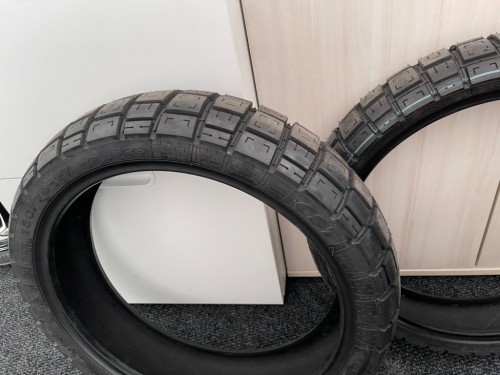 CST Tires CM-AD01