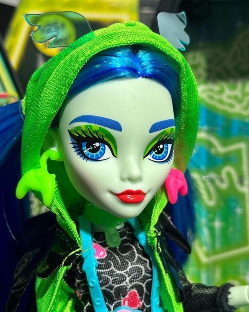 Monster High Skulltimate Secrets: Neon Frights Ghoulia Yelps