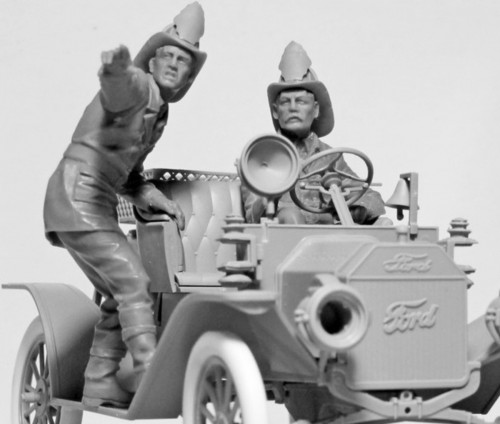 ICM American Fire Truck Crew (1910s) (1:24)