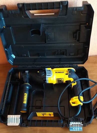 DeWALT D25143K