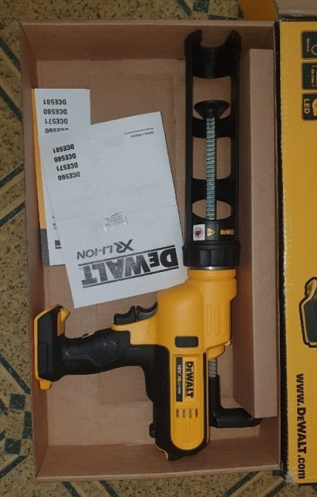 DeWALT DCE560N