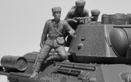 ICM T-34-76 with Soviet Tank Riders (1:35)