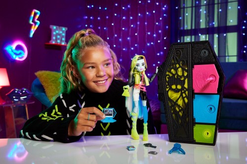 Monster High Skulltimate Secrets: Neon Frights Frankie Stein