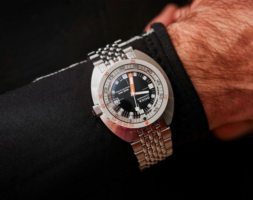 DOXA SUB 300 Sharkhunter 821.10.101.10