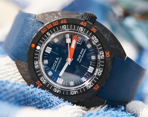 DOXA SUB 300 Carbon Caribbean 822.70.201.32