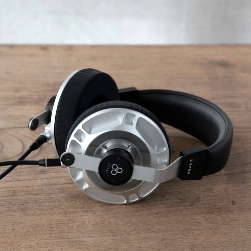 Final Audio Design D8000