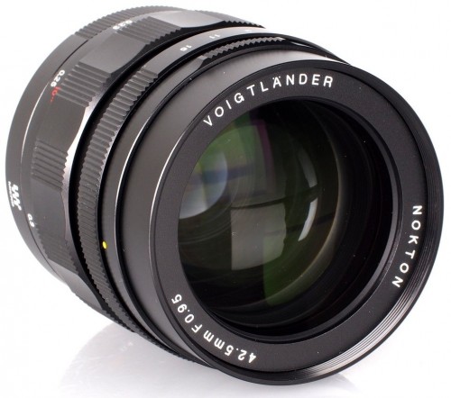 Voigtlaender 42.5mm f/0.95 Nokton