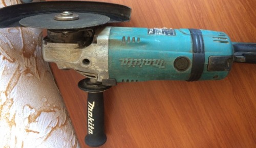 Makita GA9030R