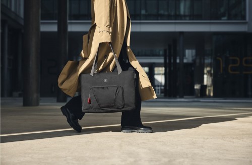 Wenger Motion Deluxe Tote 15.6